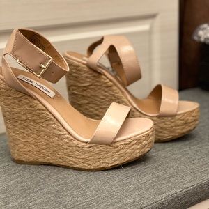 Steve Madden patent leather weave wedge sandels